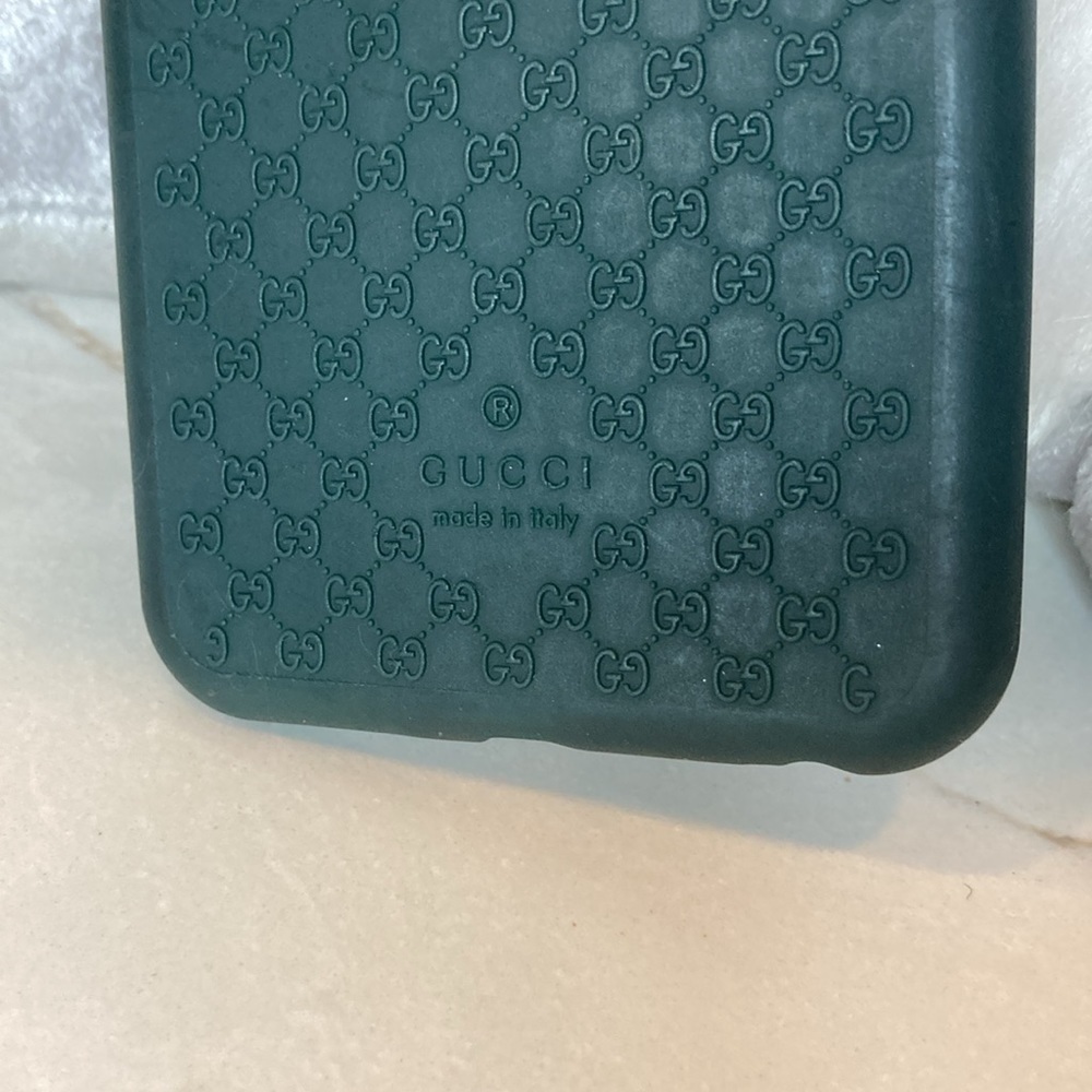 Gucci iPhone case. - Picture 2 of 4